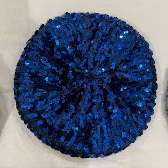 Bundle of 8 beret’s / bobble hats (crochet, knit, sequins) - Picture 4 of 11